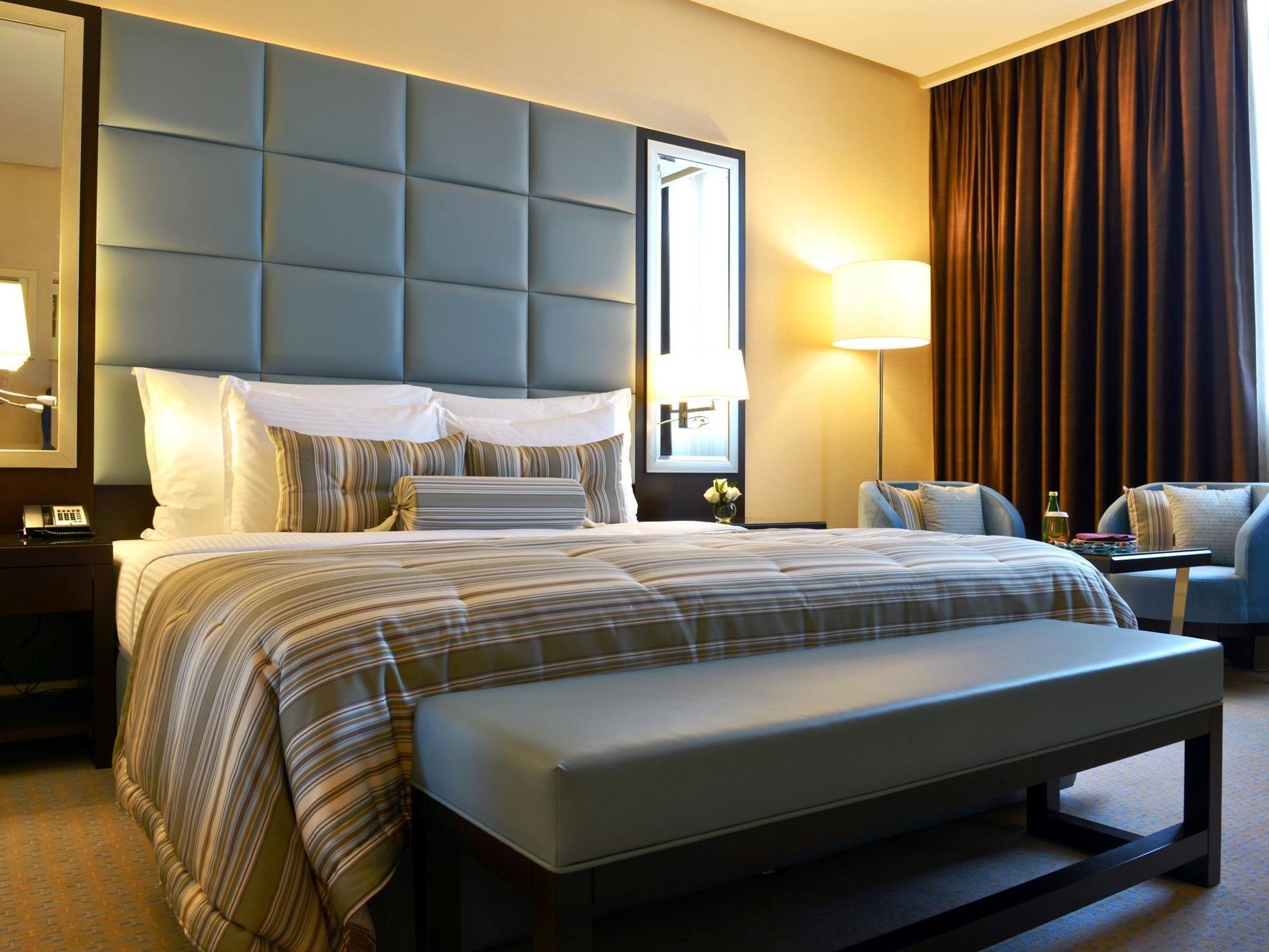 Millennium Hotel y Centro de Convenciones Kuwait Kuwait City Exterior foto A bedroom at the hotel